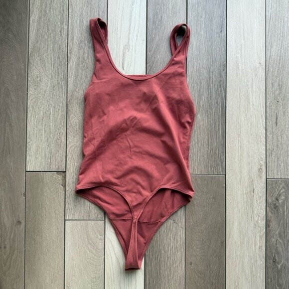 Abercrombie & Fitch  Bodysuit in Rosewood - Picture 2 of 4